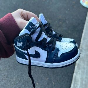 Nike Shoes! Like new! In excellent condition! 7 Children’s!